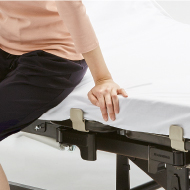 収納式サイドレールホルダー 突起物がなく、移乗がスムーズ
